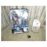 WONDER WOMAN & SINESTRO FIGURES