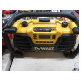 DEWALT WORK SITE CHARGER / RADIO