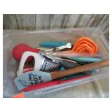 ASSORTED KITCHEN TOOLS