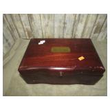 DRESSER / JEWELRY BOX