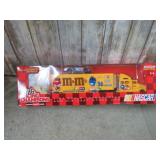 DIECAST 1:64 M&M'S HAULER