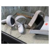 META QUEST VR HEADSET & CONTROLLERS -- WORKS