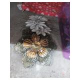 METAL FLOWER WALL DECOR