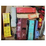 "H O" SCALE MODEL TRAIN CARS