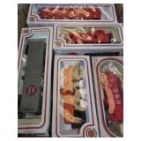 "H O" SCALE MODEL TRAIN CARS