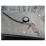 TIRE INFLATOR / PRESSURE GAUGE