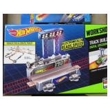 3-- HOTWHEELS TRACK BUILDER SETS