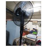 FLOOR FAN