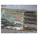 KNIFE SET W/ CUTTING BOARD