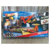 HOTWHEELS TOW & TUNE SET