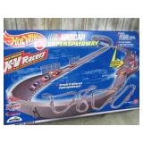 HOTWHEELS NASCAR SUPER SPEEDWAY MOTORIZED SET