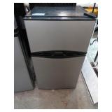 DORM SIZE REFRIGERATOR -- WORKING