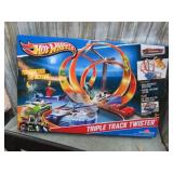 (NIB) HOTWHEELS TRIPLE TRACK TWISTER SET