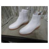 ALL WEATHER BOOTS -- 8