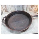 LODGE 12' CAST IRON SKILLET