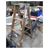 4' STEP LADDER