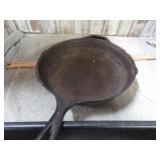 LODGE CAST IRON SKILLET