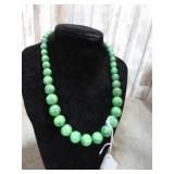 NECKLACE W/ GREEN STONE BEADS