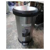 STEP TRASH CAN
