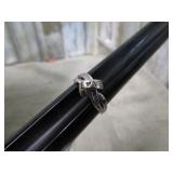 10kt WHITE GOLD RING -- 2.8g -- SZ 7