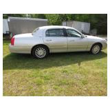 2005 LINCOLN TOWN CAR SIGNATURE-RUNS&DRIVES GREAT