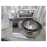 STAND MIXER