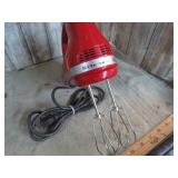 HAND MIXER