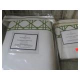 QUEEN SHEET SET & PILLOW CASES