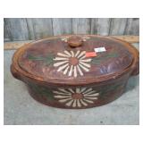 STONEWARE POT W/ LID