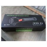 8 in 1 EMERGENCY TOOL / FLASHLIGHT