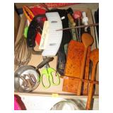 ASSORTED KITCHEN TOOLS