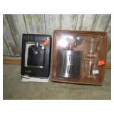 LIQUOR FLASKS & SHOT GLASSES