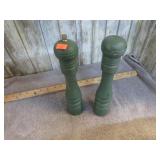 WOODEN S&P SHAKERS