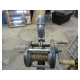 VINTAGE FISHING ROD W/ OCEAN CITY 1600 REEL