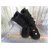 UGG BOOTS -- 8