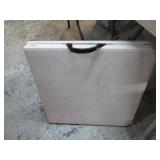 FOLDING TABLE
