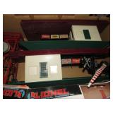 LIONEL MODEL TRAIN ACCESSORIES