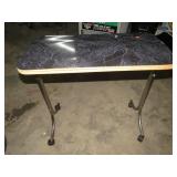 FOLDING TABLE