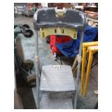FOLDING STEP STOOL