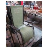 FOLDING LOUNGE CHAIR