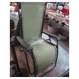 FOLDING LOUNGE CHAIR