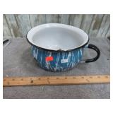ENAMELWARE CHAMBER POT