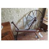 ANTIQUE SPINNING WHEEL - MISSING 1 LEG