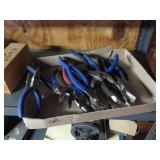 TRAY OF PLIERS AND WIRE CUTTERS
