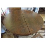 ANTIQUE OAK PEDESTAL TABLE AND 5 PRESSBACK CHAIRS