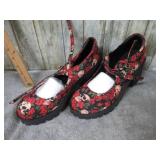 WOMAN'S SHOES -- 41