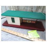 LIONEL POST WAR #256 FREIGHT STATION