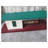 LIONEL 256 FREIGHT STATION