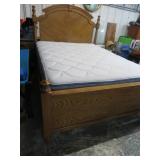 OAK QUEEN SIZED BED