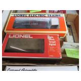 LIONEL MODEL TRAIN TENDER & SIGNAL